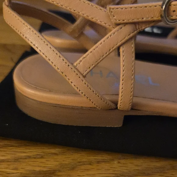 CHANEL Tan Lambskin Sandals with Intertwined Leather And Metal CC LOGO - Picture 8 of 13